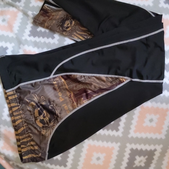 Dark Brown with Skull + Cityscape - Picture 1 of 16